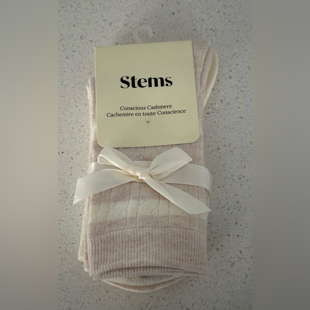 ✨NWT✨Stems: Women’s 2 Pack Conscious Cashmere Socks